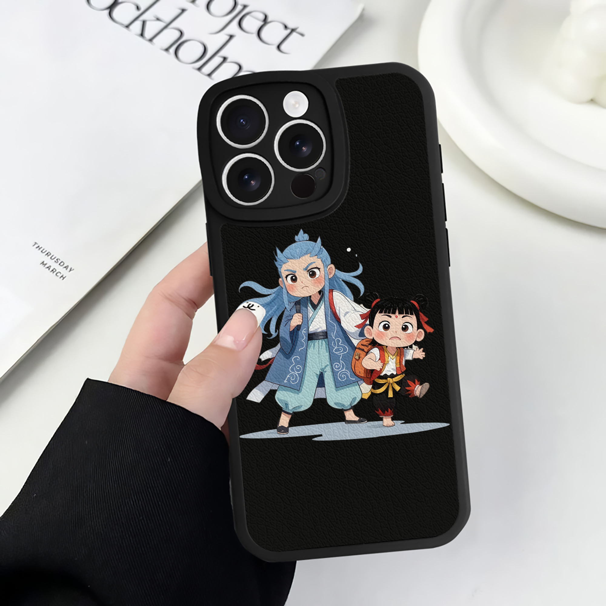 （画像用） Ne Zha 2 ナタ 魔童の大暴れ 【iPhone 16シリーズ対応】シリコンスマホケース（レザー調） 材質：シリコン
